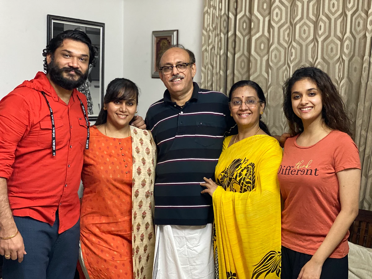 `100 கிலோ எடை, நிறைய பாடி ஷேமிங், அதுக்கிடையே காதல் புரபோஸல்!' - கீர்த்தி சுரேஷ் அக்கா ஷேரிங்ஸ்