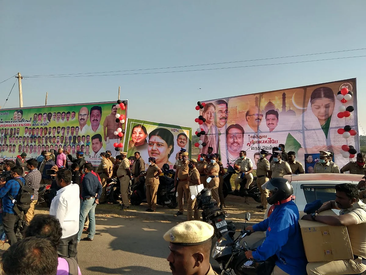 Live Updates: பெங்களுரு டு சென்னை... 23 மணி நேரப் பயணம்! - சென்னை திரும்பினார் சசிகலா