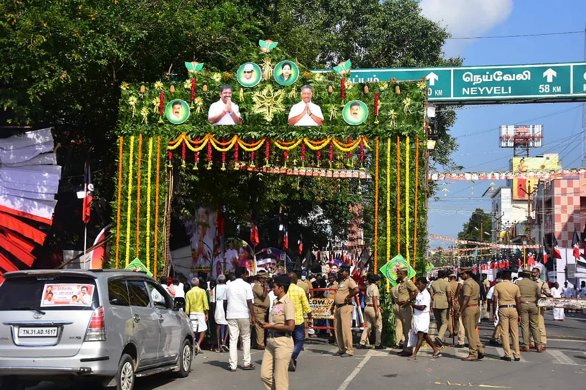 அலங்கார நுழைவு வாயில்