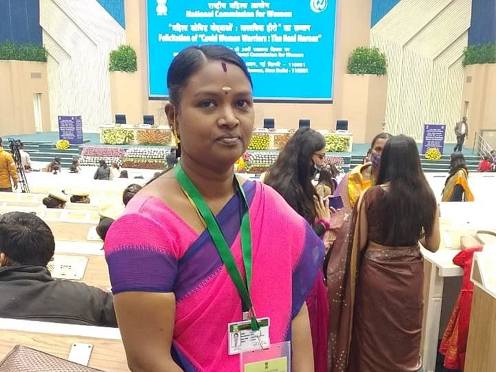 `கோவிட் உமன் வாரியர்ஸ் - ரியல் ஹீரோஸ்' - டெல்லியில் விருது வாங்கிய குன்னூர் அங்கன்வாடி ஆசிரியை!