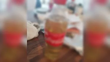 கோக் பாட்டிலில் சிறுநீர்