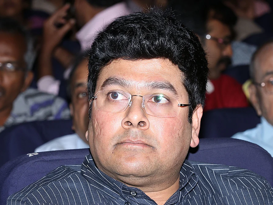 திமுக நிர்வாகிகள் வீடுகளில் ஐ.டி ரெய்டு; செக் வைக்கும் டெல்லி - 5 தொகுதிகளில் தேர்தல் நிறுத்தமா?