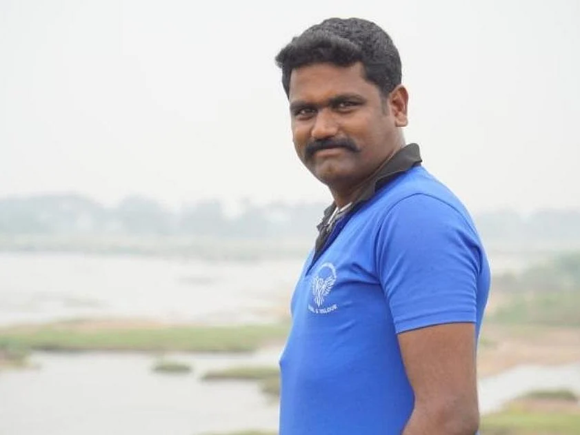 திருச்சி: தூக்கி வீசப்பட்ட காவலர்... தரமற்ற ஹெல்மெட்டால் இறந்தாரா?! - திருமணமான 20-வது நாளில் சோகம்