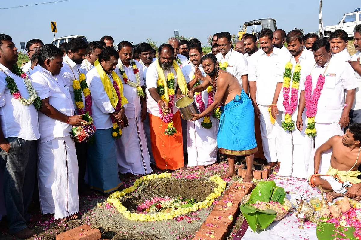 மருது பாண்டியர் சிலை அமைக்க பூமி பூஜை