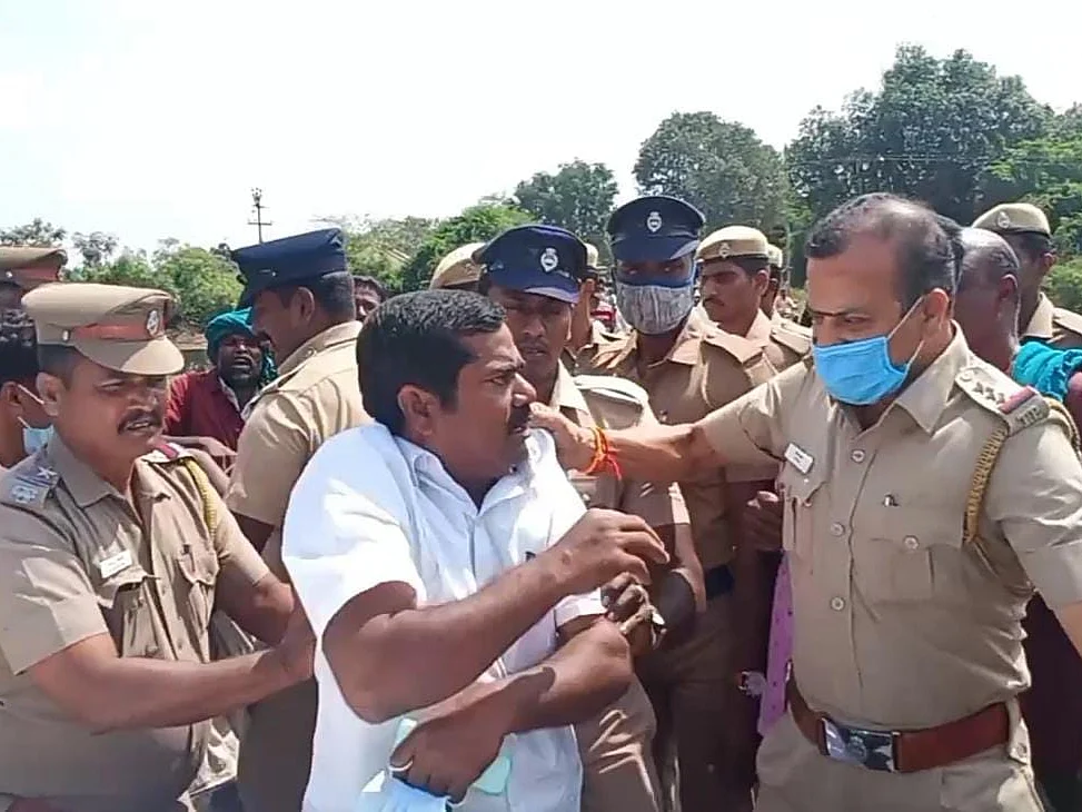 விவசாய சங்கத் தலைவரை இழுத்துச் சென்று கைதுசெய்த போலீஸ்! - ஸ்டாலினுடன் நடந்த சந்திப்பு காரணமா?