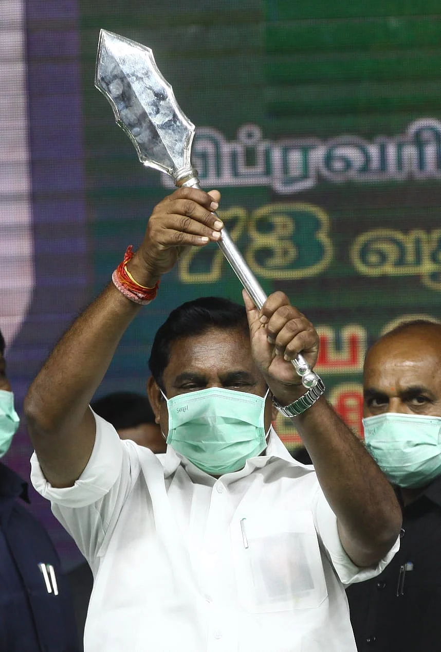 கோகுல இந்திராவுக்கு எடப்பாடி செக்; சசிகலாவுக்காகக் காய்நகர்த்தும் டெல்லி அதிகாரி! -கழுகார் அப்டேட்ஸ்