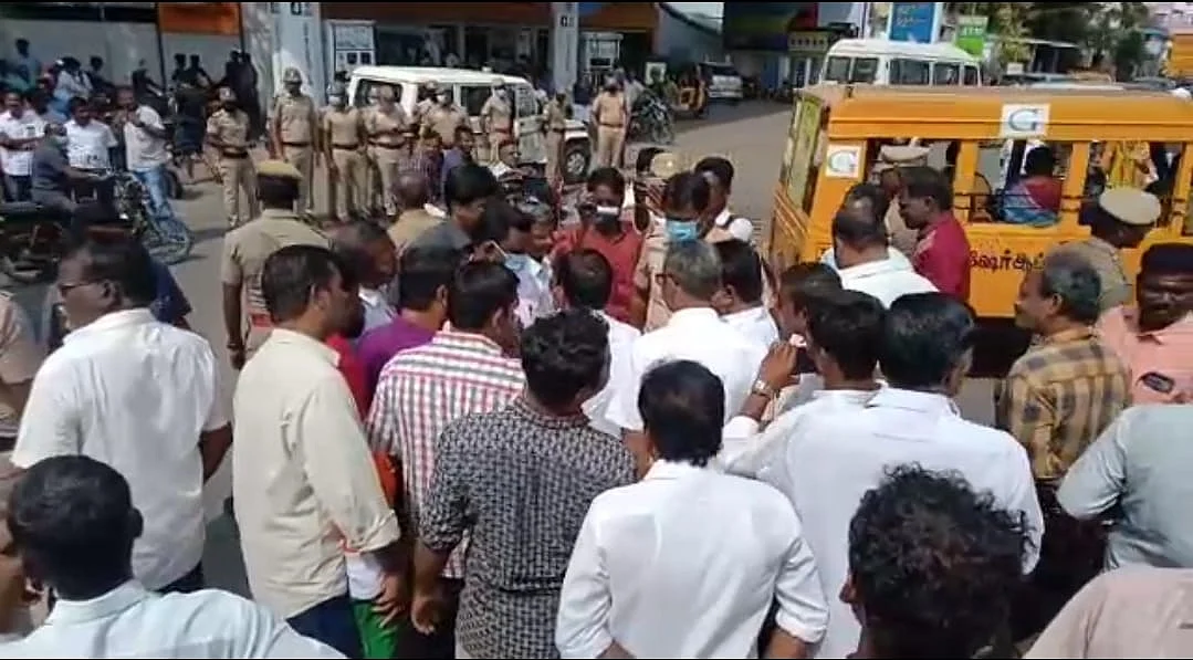 போராட்டத்தில் குதித்த காங்கிரஸார்