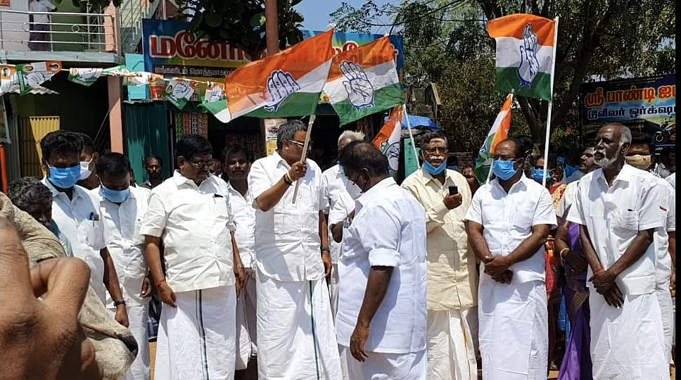 கொடி அசைத்த கார்த்தி சிதம்பரம்