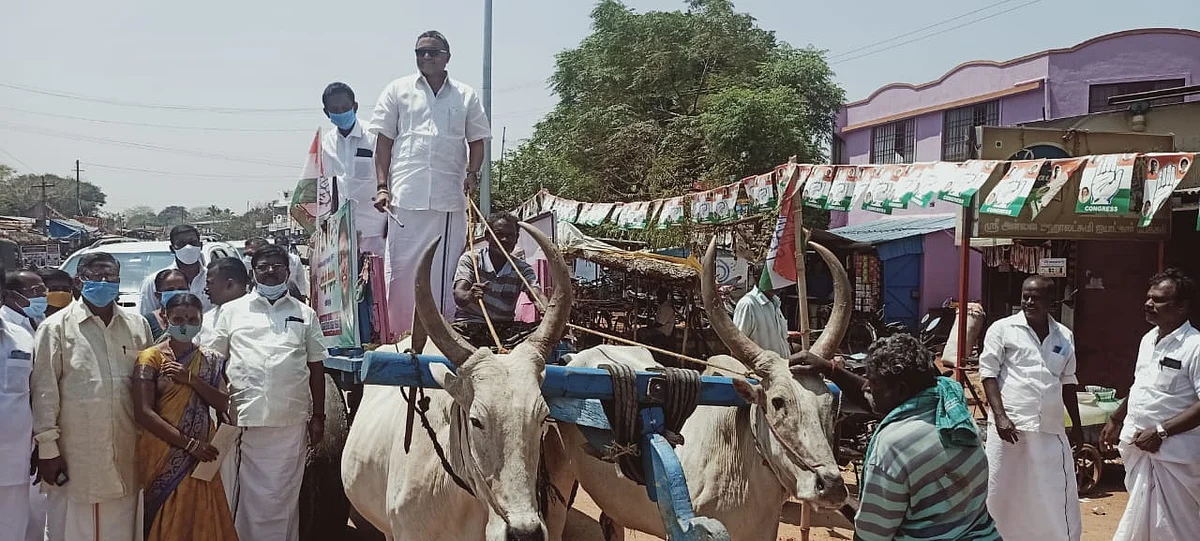 கார்த்தி சிதம்பரம் மாட்டுவண்டியில்