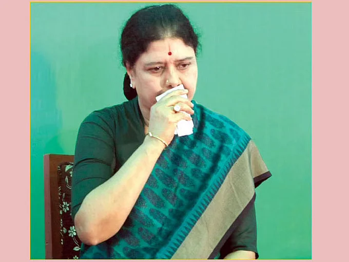 ``குடும்ப உறவுகளுக்கு தடா..!” - எம்.ஜி.ஆர் பாணியை கையிலெடுத்த சசிகலா