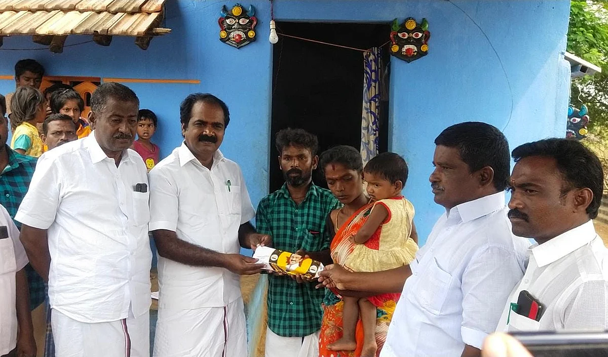 ரக்ஷிதா பெற்றோருடன் எம்.எல்.ஏ