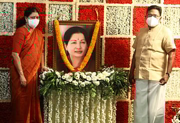 பொதுச் செயலாளார் சின்னம்மா' - அ.தி.மு.க கொடியுடன் அறிக்கை வெளியிட்ட சசிகலா தரப்பு! | admk general secretary sasikala, states press circular