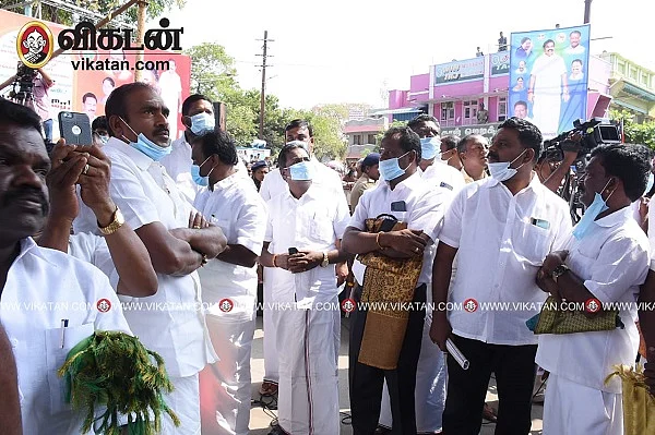 கட்சி நிர்வாகிகள்