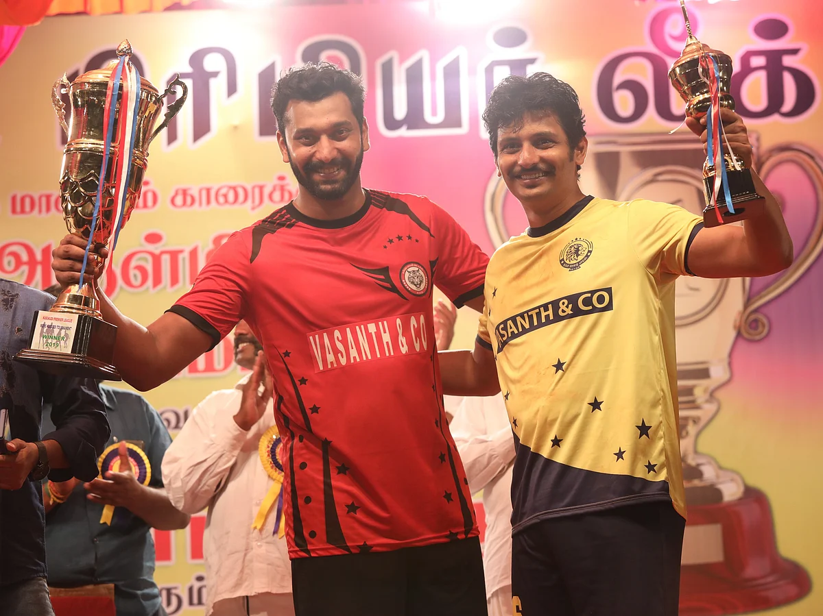 சிரிக்கவைக்கிறதா `களத்தில் சந்திப்போம்'?! ப்ளஸ் மைனஸ் ரிப்போர்ட்!