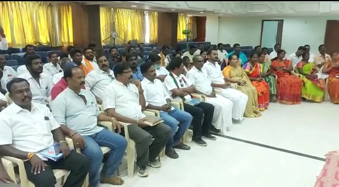 கூட்டத்தில் கலந்துகொண்ட நிர்வாகிகள்