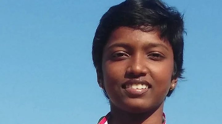 தங்கப் பதக்கம் வென்ற லிஃபோனா றோசிலின் ஜின்