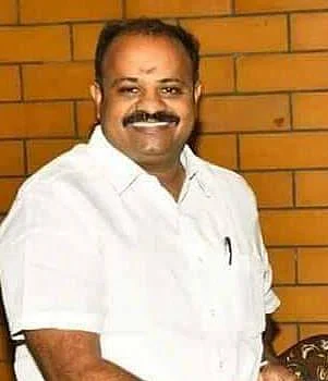 அ.ம.மு.க-வின் மாநில வழக்கறிஞர் பிரிவு செயலாளர் வேலு.கார்த்திகேயன்
