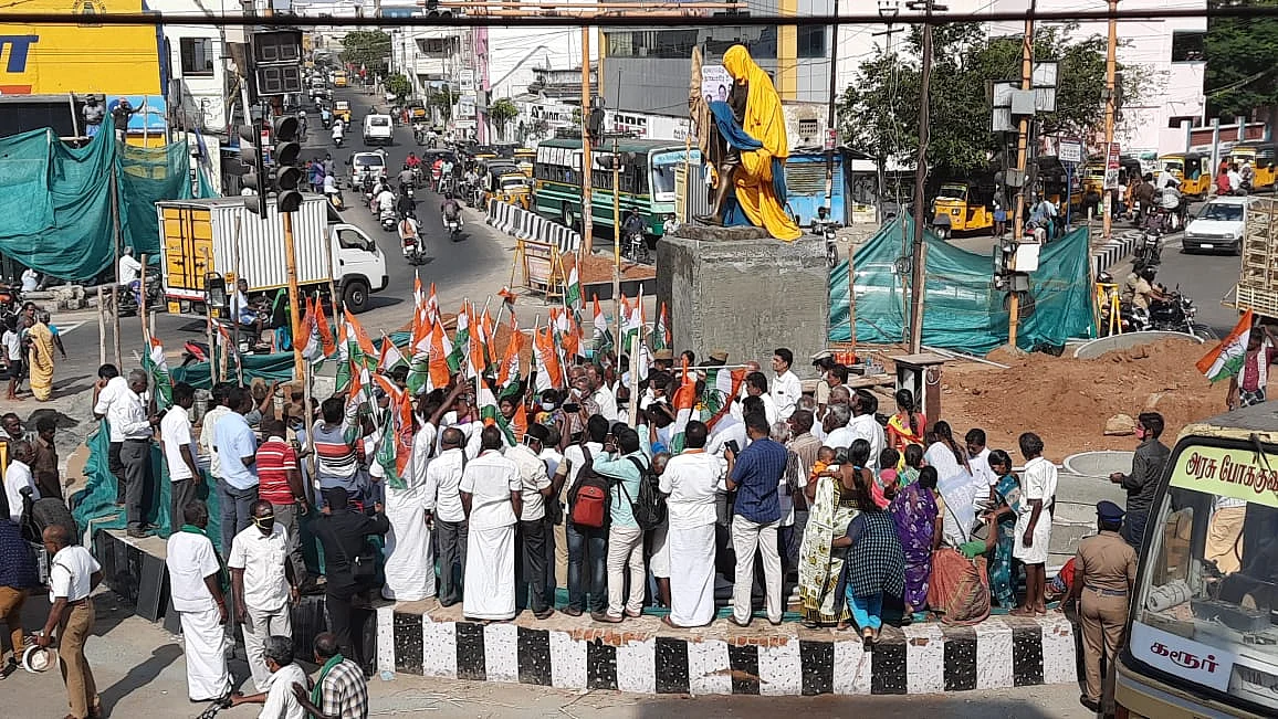 காங்கிரஸார் போராட்டம்