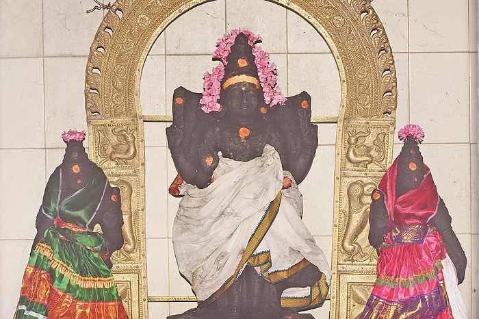 தேவியருடன் முருகப்பெருமான்
