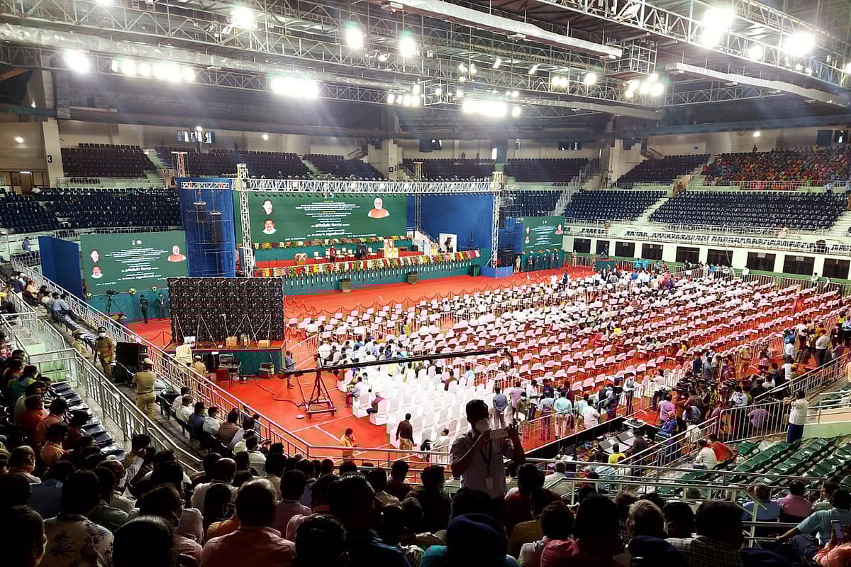 Afgovnslrbz Fm Vikatan owns various print magazines like ananda vikatan, junior vikatan, aval vikatan, nanayam vikatan, doctor vikatan. https www vikatan com news