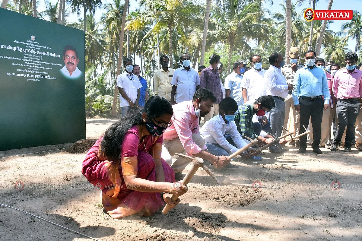 கீழடியில் அகழாய்வுப் பணி துவங்கியபோது...