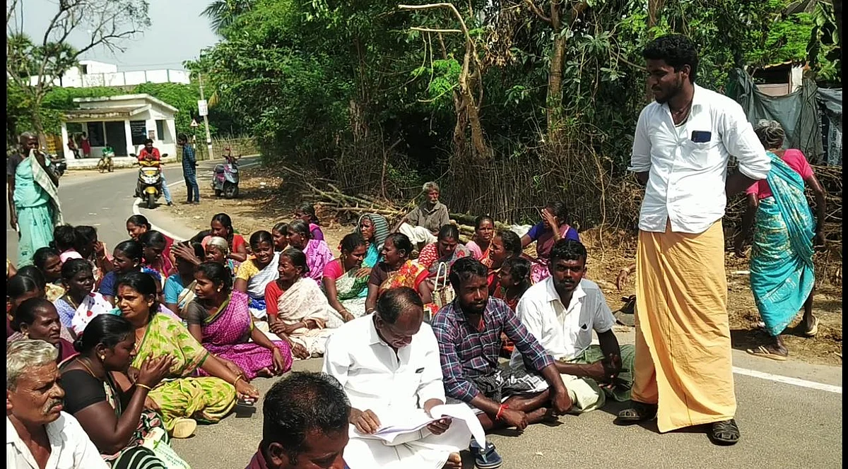 சாலைமறியல்