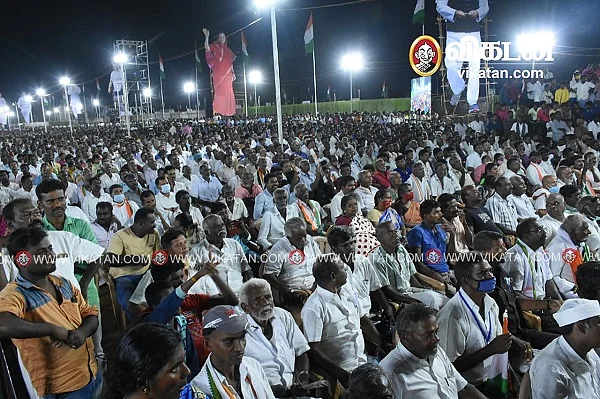 பொதுக்கூட்டத்தில் பங்கேற்றவர்களில் ஒரு பகுதி