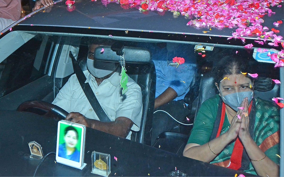 என்ன செய்கிறார் சசிகலா?