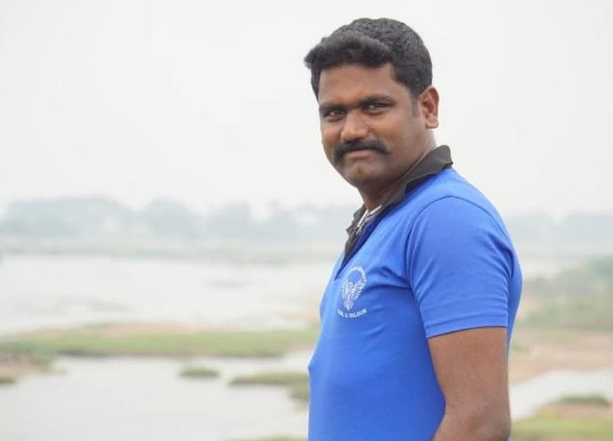 திருச்சி: தூக்கி வீசப்பட்ட காவலர்... தரமற்ற ஹெல்மெட்டால் இறந்தாரா?! - திருமணமான 20-வது நாளில் சோகம்
