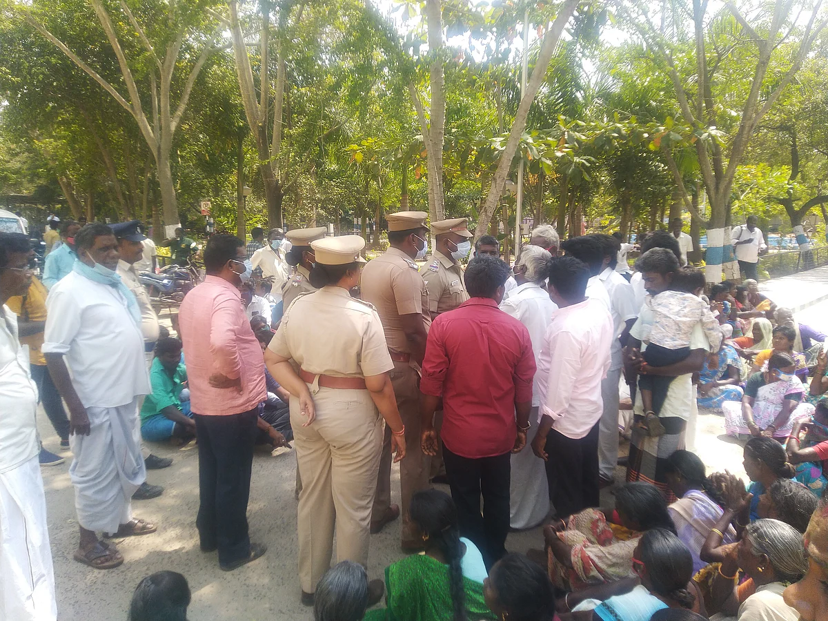போராட்டத்தில் மக்கள்