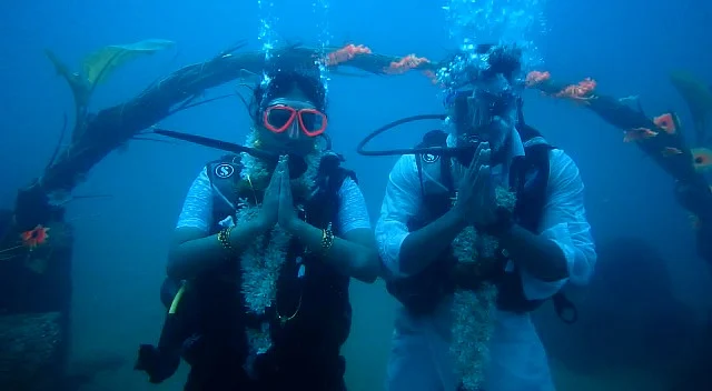 ஆழ்கடலில் திருமணம்