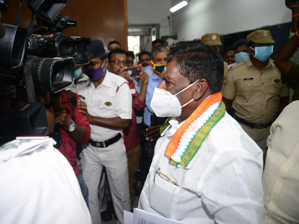 `நாராயணசாமியின் ஒன்றேகால் மணி நேர உரை; ஆட்சிக் கவிழ்ப்பு!’ புதுச்சேரி சட்டசபையில் என்ன நடந்தது?