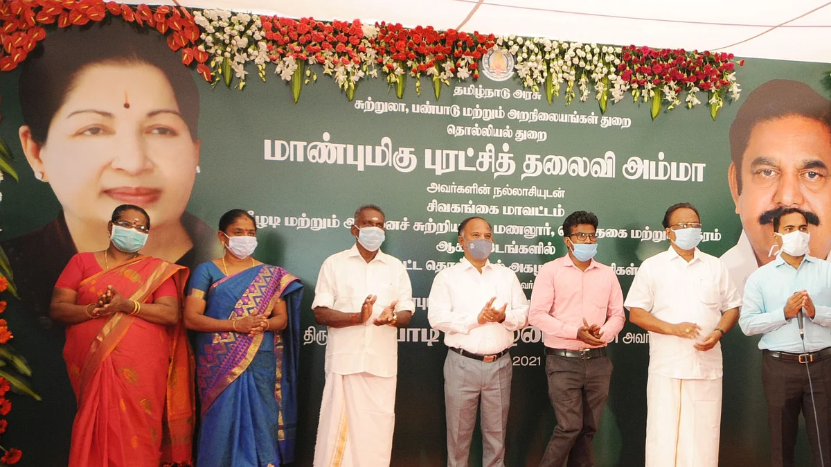கீழடி நிகழ்ச்சியில் மாவட்ட ஆட்சியர்...