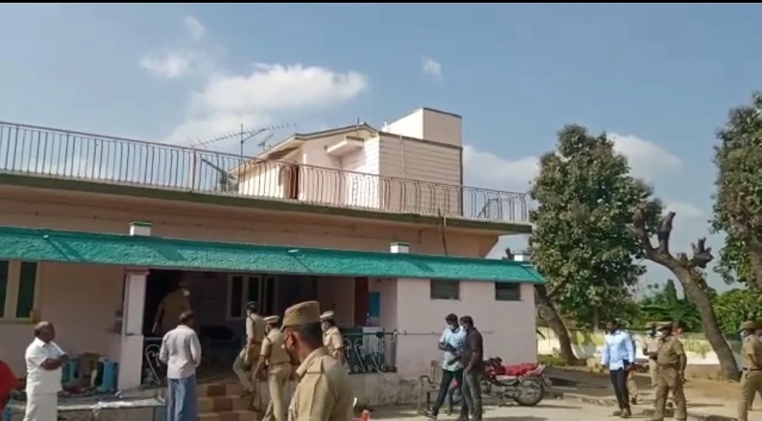 கொள்ளை நடந்த வீடு