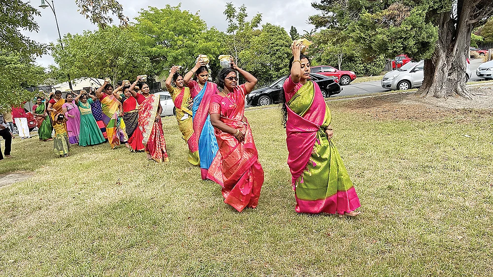 தைப்பூச பால்குடம்