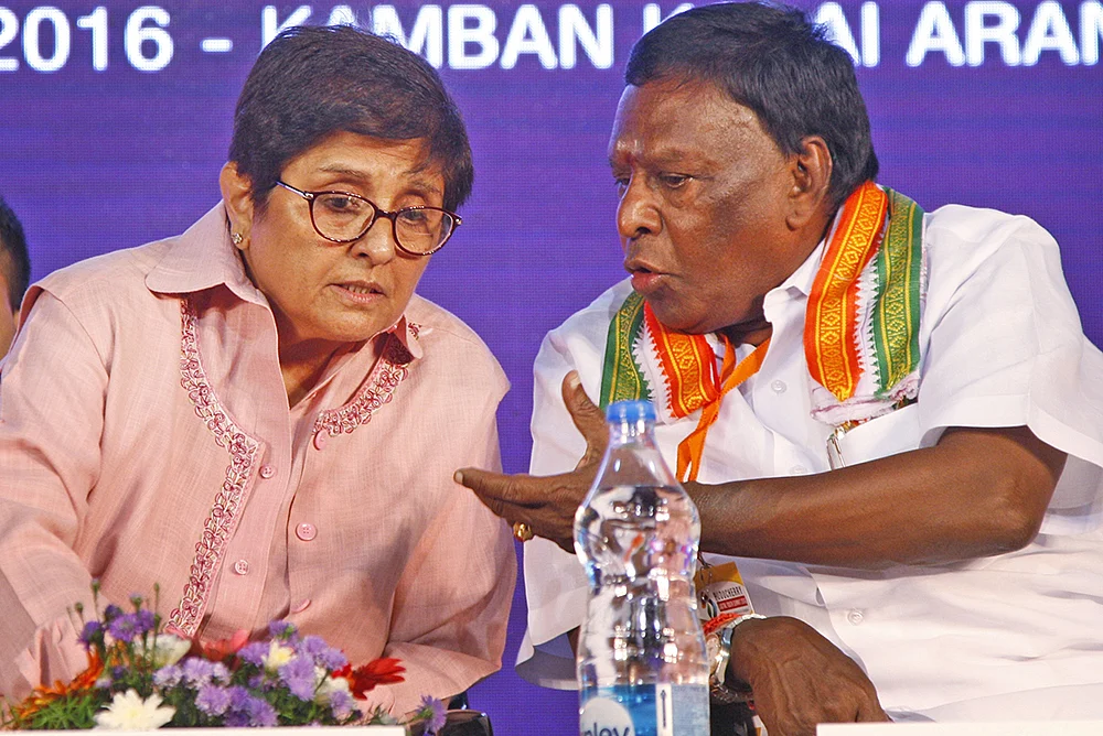 கிரண் பேடி, நாராயணசாமி