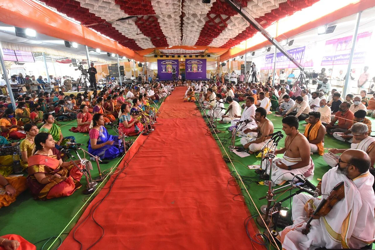 பஞ்சரத்ன கீர்த்தனை பாடும் இசைக் கலைஞர்கள்