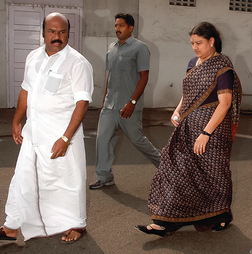 மந்திரி தந்திரி: ஜெயக்குமார்