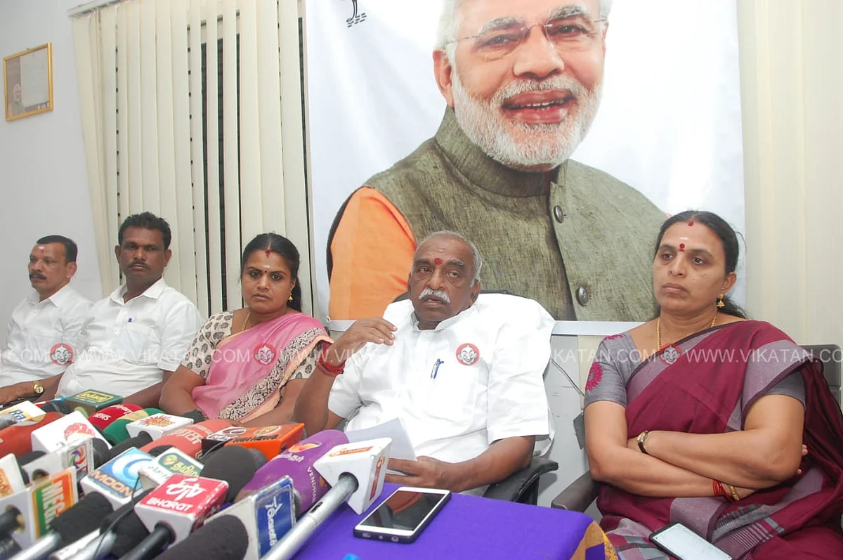 செய்தியாளர்களைச் சந்தித்த பொன்.ராதாகிருஷ்ணன்