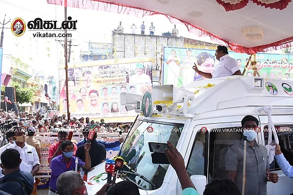 ஆம்புலன்ஸுக்கு வழிவிடச் சொன்ன முதல்வர்
