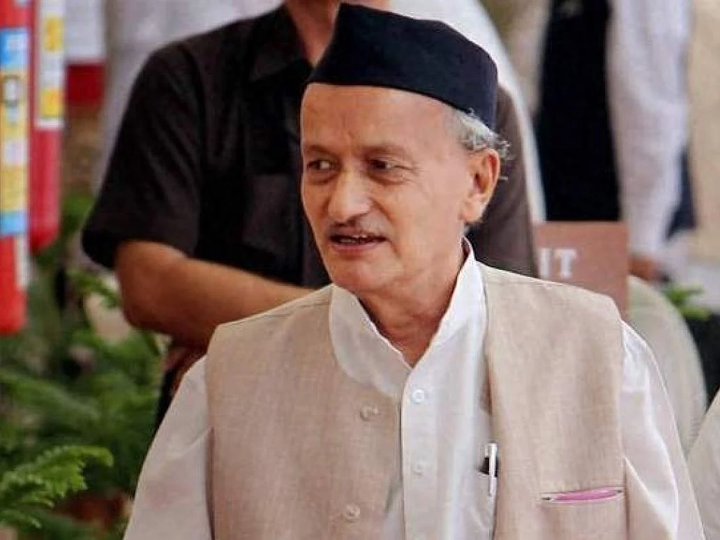 அரசு விமானத்தில் ஏற ஆளுநருக்கு அனுமதி மறுப்பு!- தகிக்கும் மகாராஷ்டிர அரசியல்