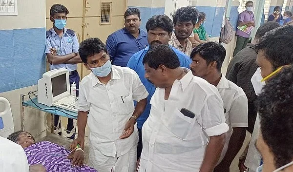 காயமடைந்தவர்களைச் சந்தித்த எம்.எல்.ஏ சண்முகையா