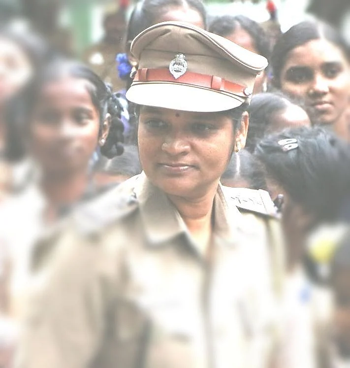 இன்ஸ்பெக்டர் புனிதா