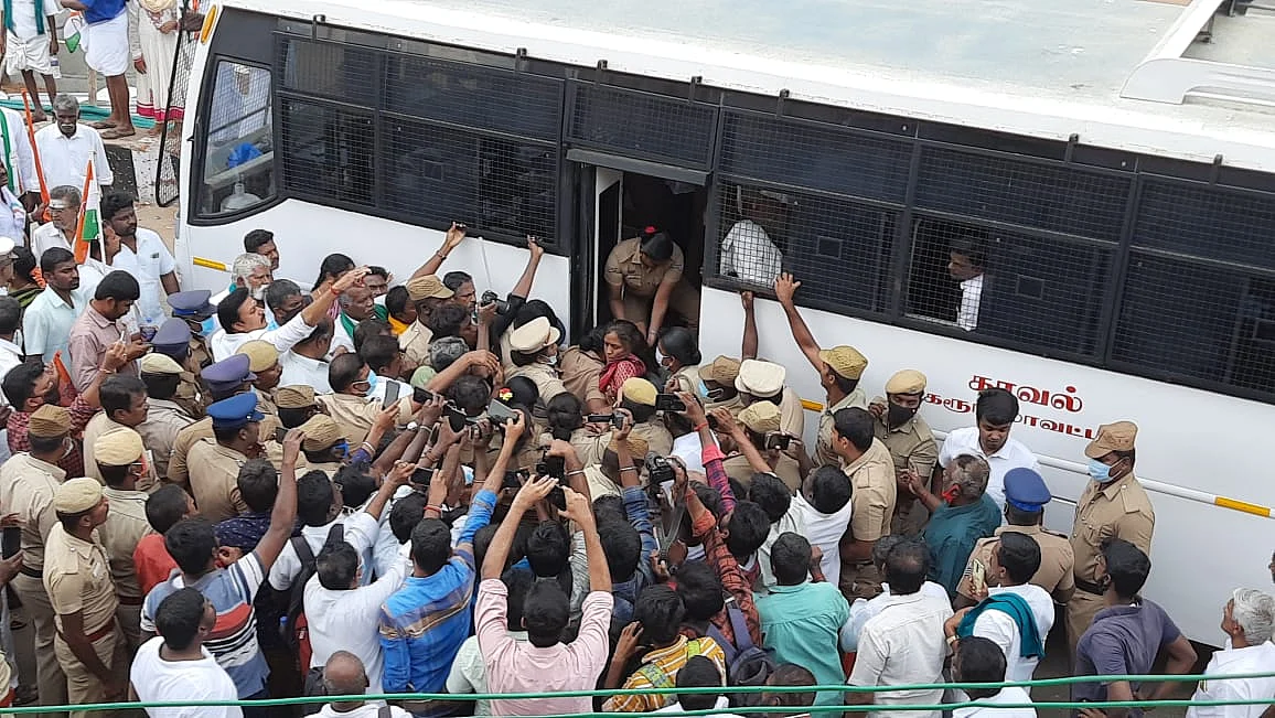 காங்கிரஸார் கைது