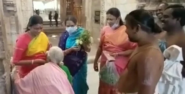துர்கா ஸ்டாலினிடம் பேசிய மூதாட்டி