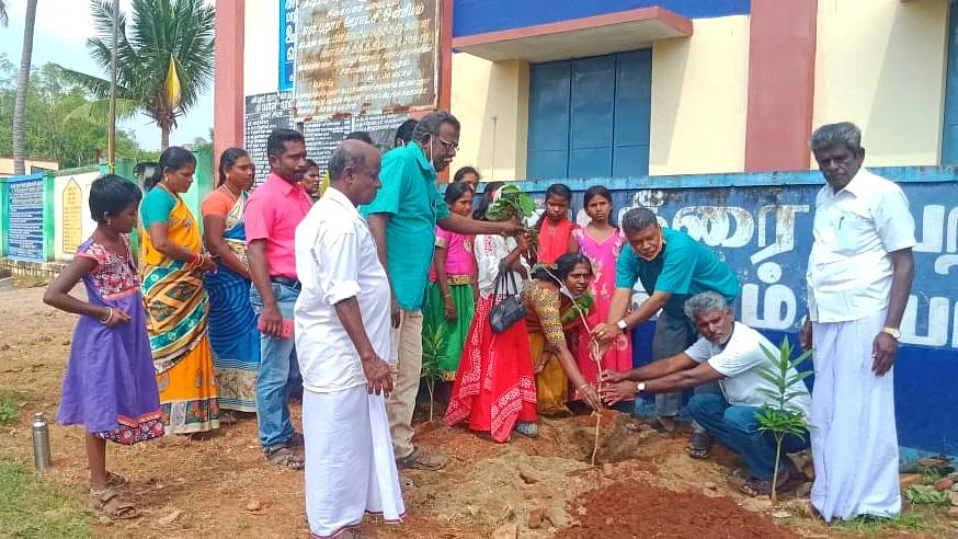 மரக்கன்று நடும் நிகழ்வில் மலர்விழி