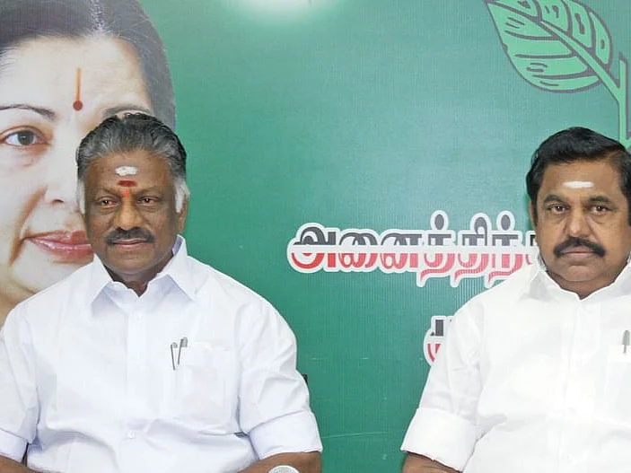 தேர்வில்லாமல் தேர்ச்சி... மாணவர்களின் எதிர்காலத்தோடு விளையாடுகிறதா தமிழக அரசு?