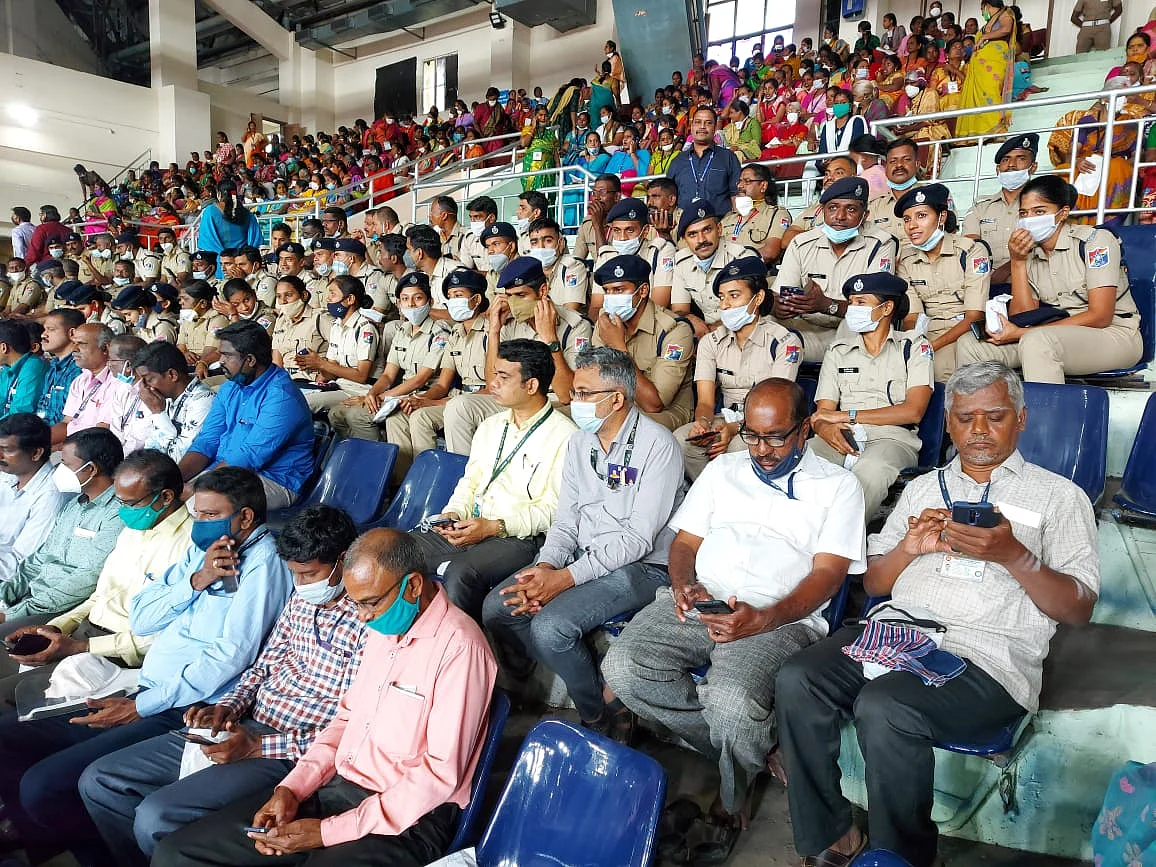 Live Updates: பிரதமர் மோடியுடன் முதல்வர் பழனிசாமி தனியாக ஆலோசனை?! - துணை முதல்வர் பங்கேற்கவில்லை எனத் தகவல்