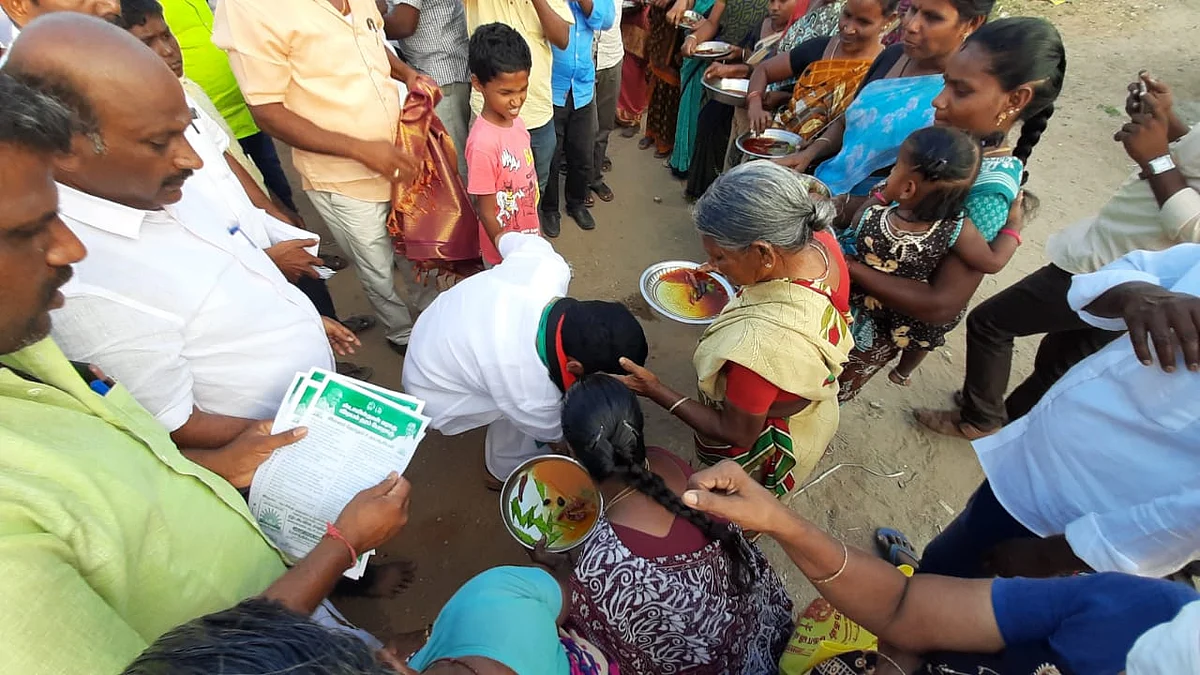 பெண்களின் காலில் விழும் செந்தில் பாலாஜி