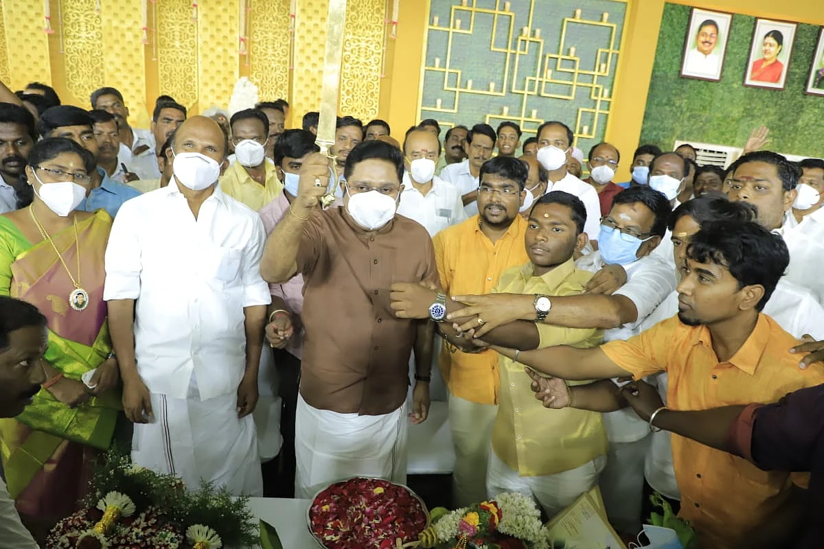 வீரவாள் பரிசு